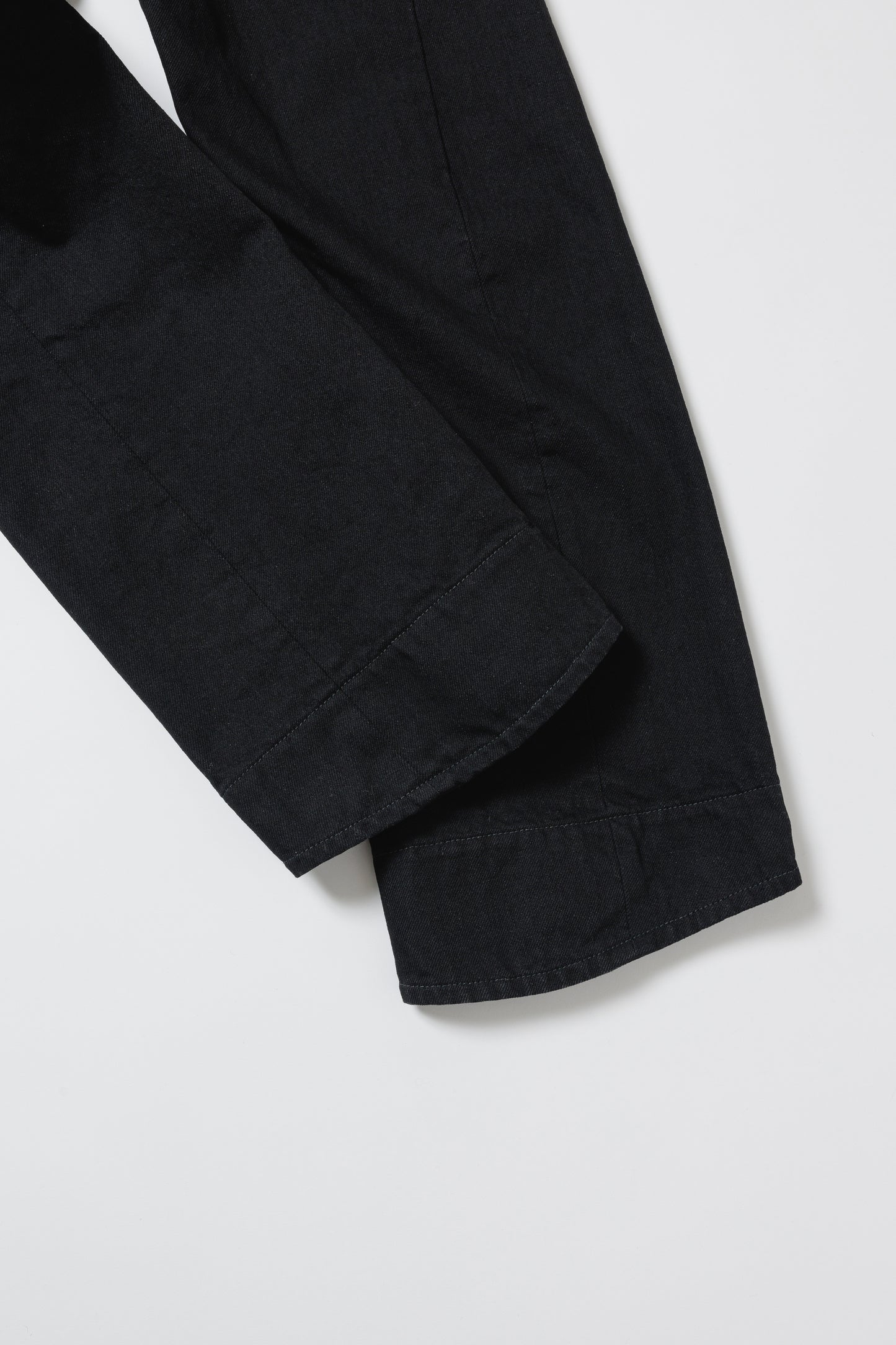 BLACK DENIM WAVING STRAIGHT JEANS